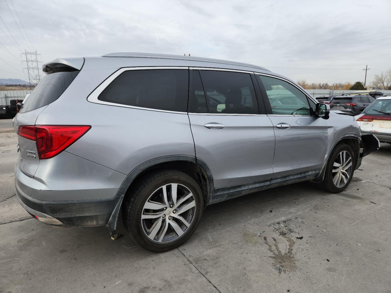 Honda Pilot Touring Image 3