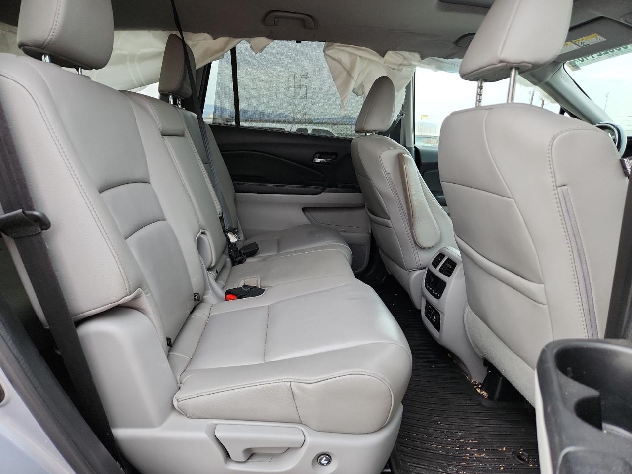 Honda Pilot Touring Image 6