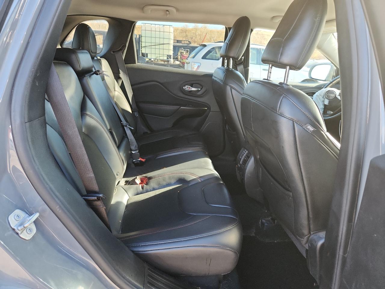 Jeep Cherokee Trailhawk Image 5