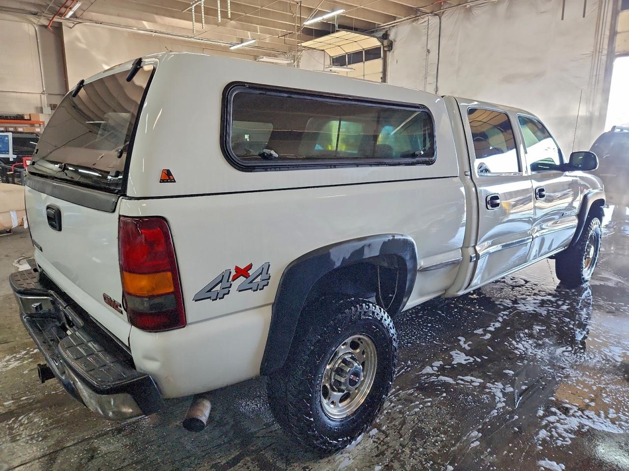 GMC Sierra K2500 Heavy Duty Image 10
