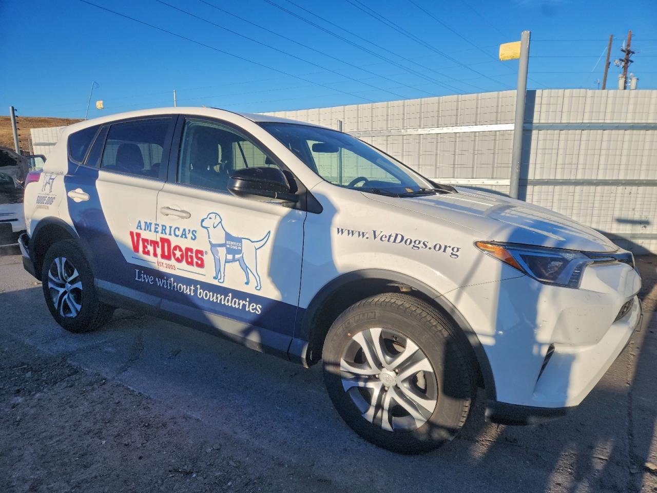 Toyota RAV4 Le Image 5