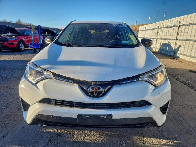 Toyota RAV4 Le Image 4