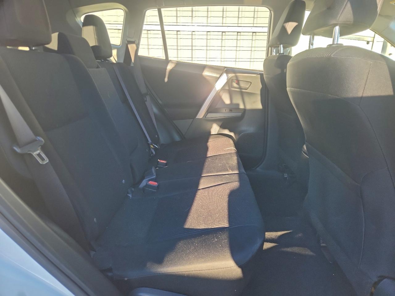 Toyota RAV4 Le Image 13