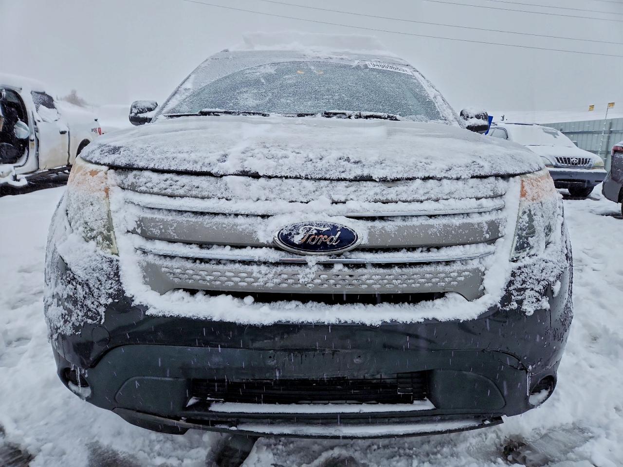 Ford Explorer Image 12