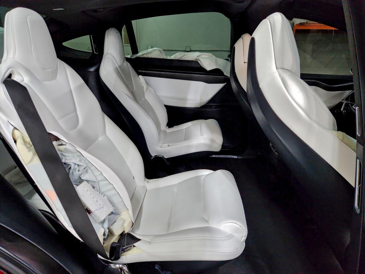 Tesla Model X Image 8