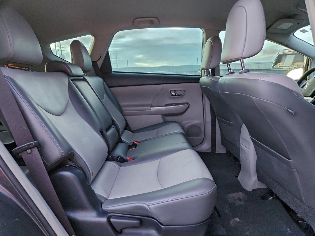 Toyota Prius Image 10