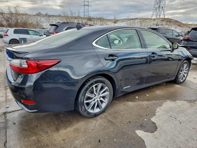 Lexus Es 300h Image 3