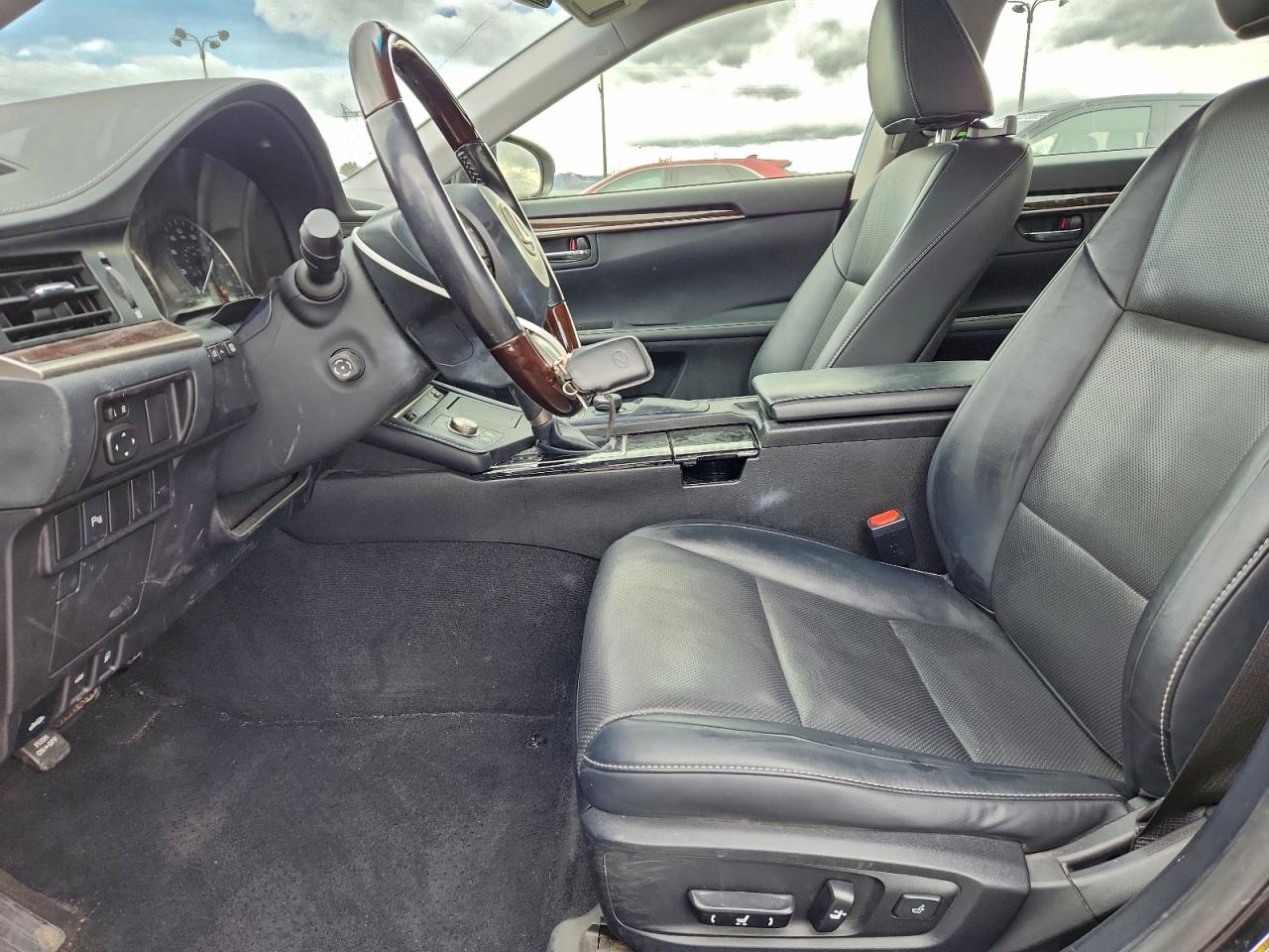 Lexus Es 300h Image 6