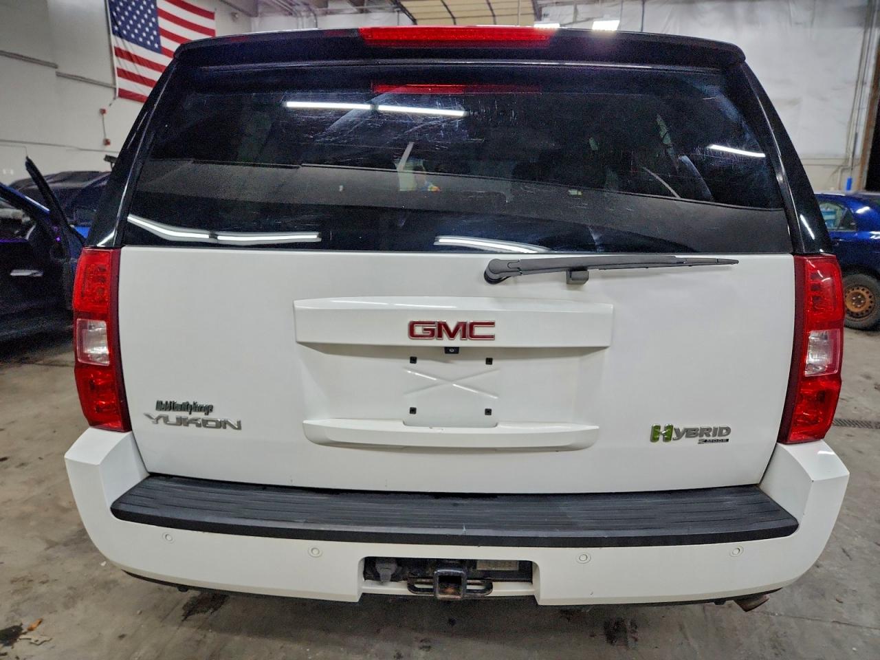 GMC Yukon Hybrid Image 4