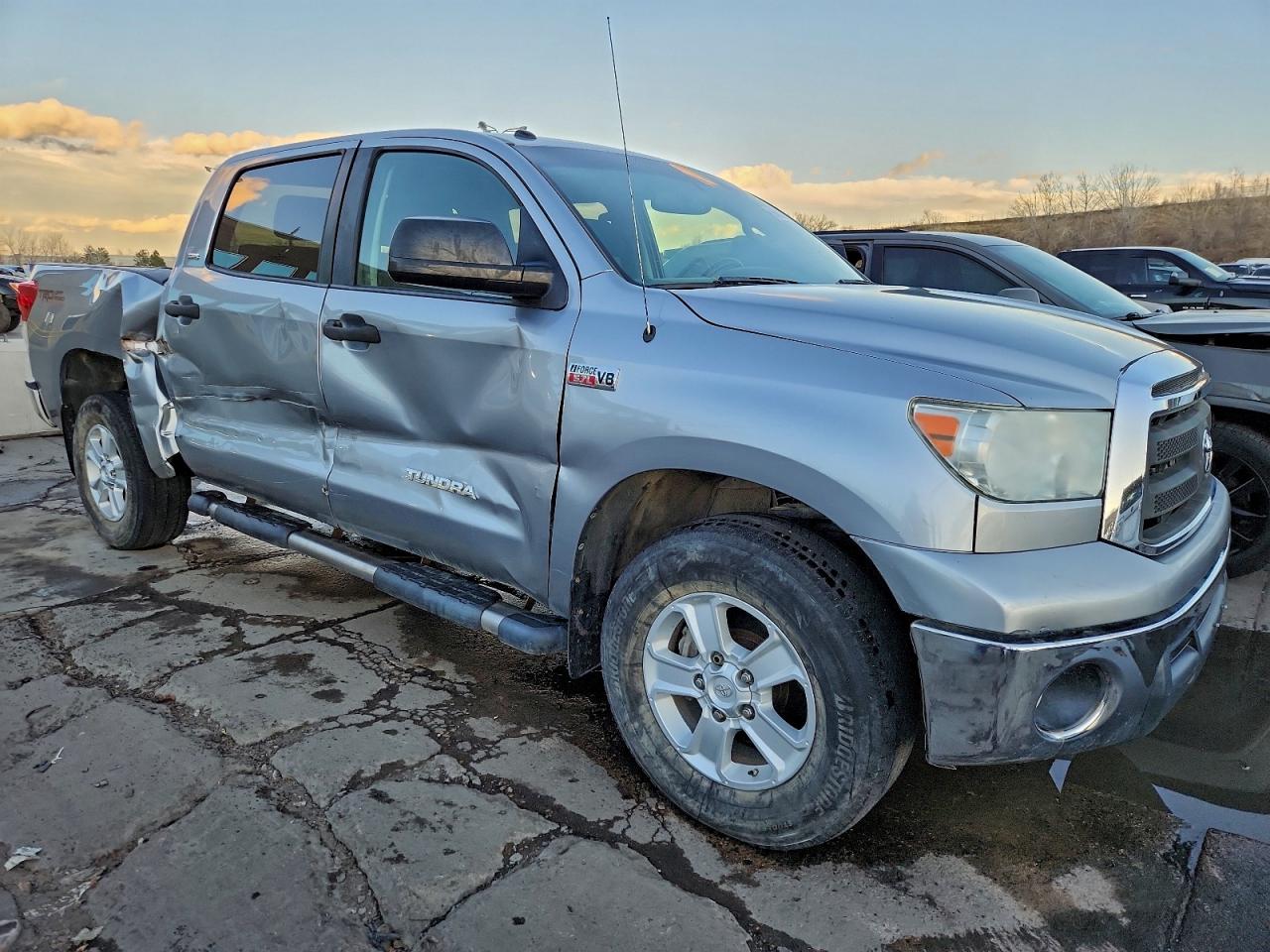 Toyota Tundra Crewmax Sr5 Image 4