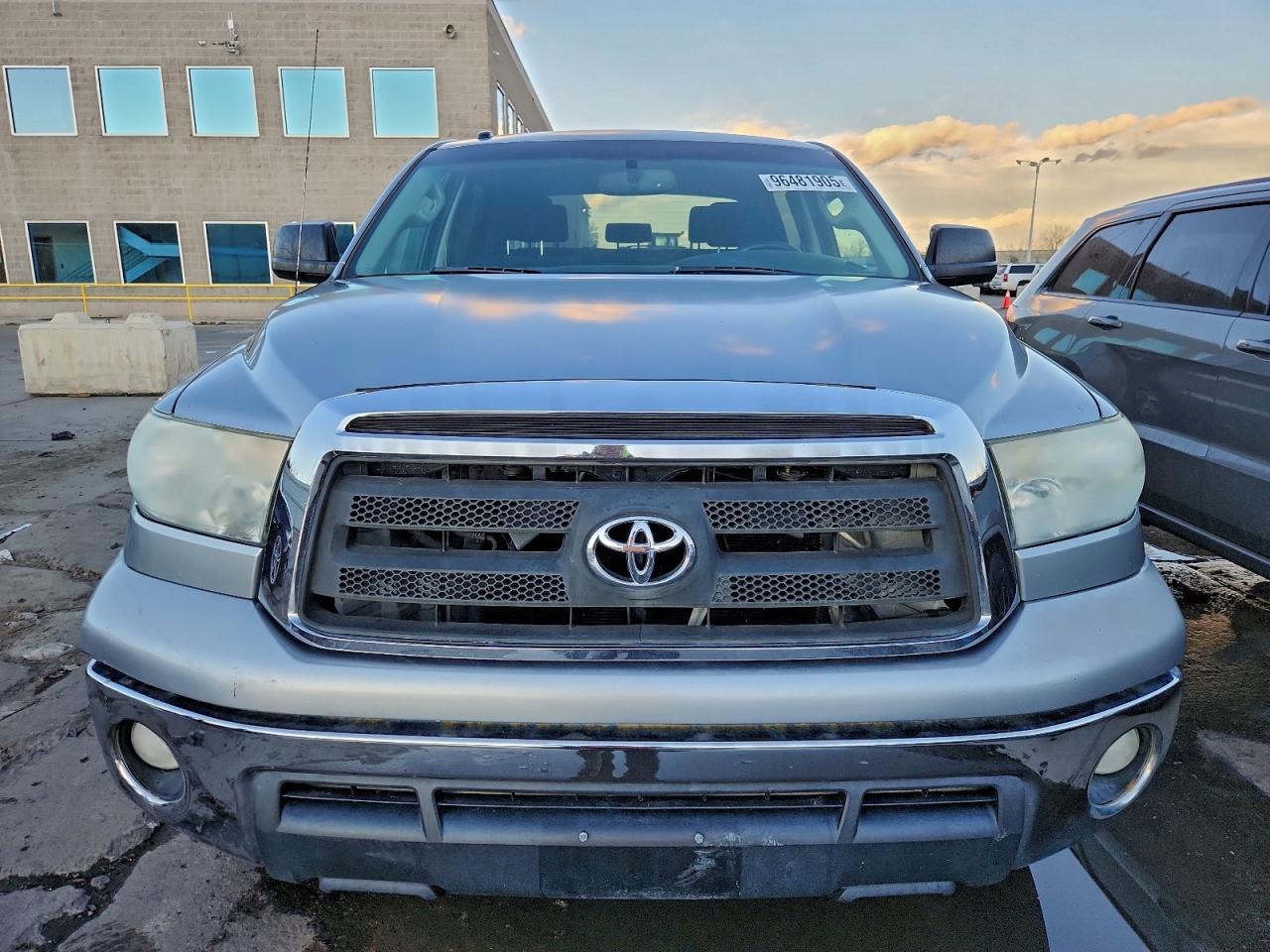 Toyota Tundra Crewmax Sr5 Image 3