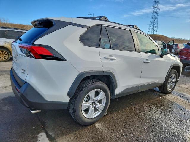 Toyota RAV4 Xle Image 13