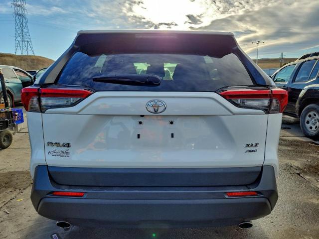 Toyota RAV4 Xle Image 3