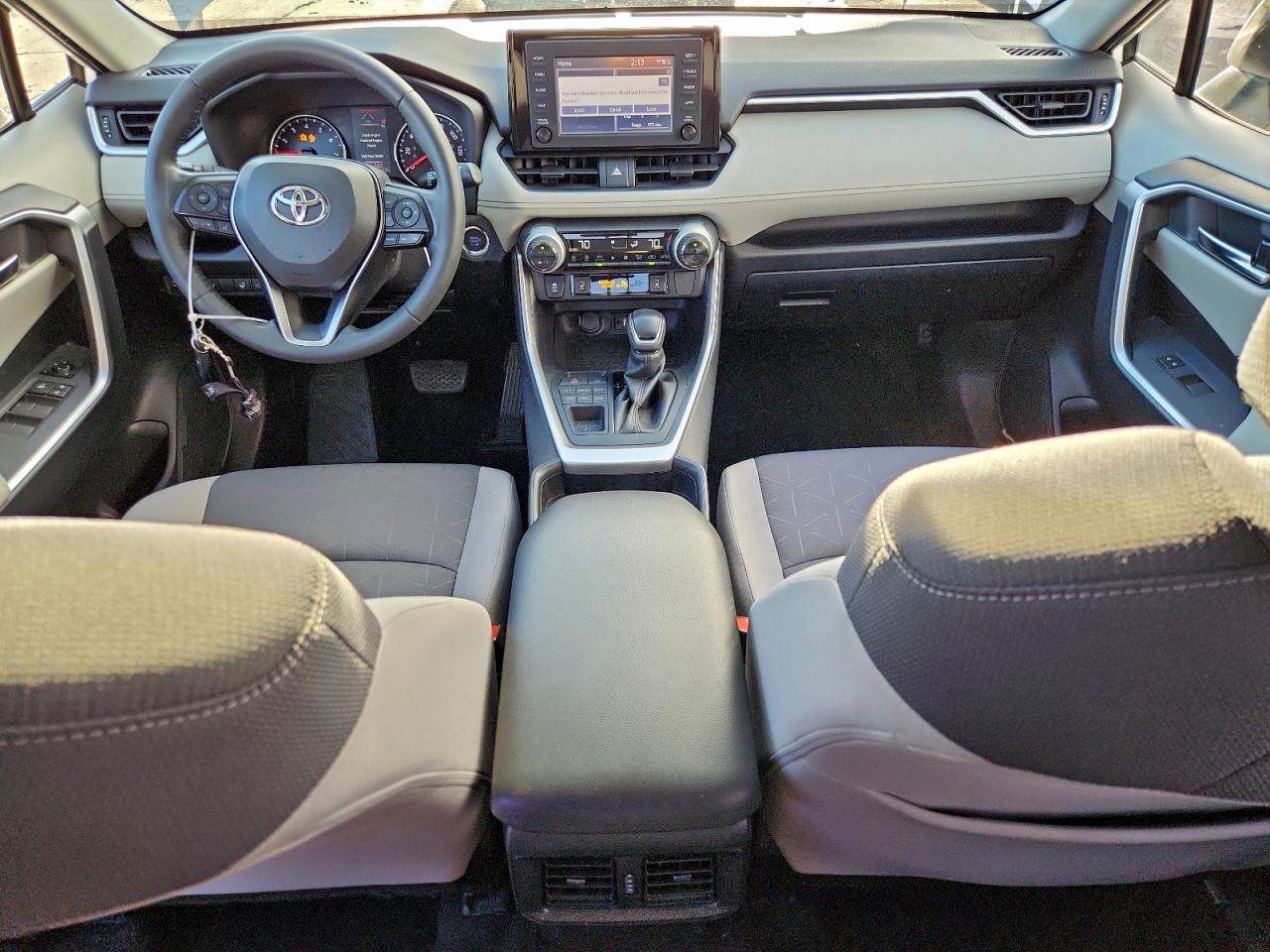 Toyota RAV4 Xle Image 4