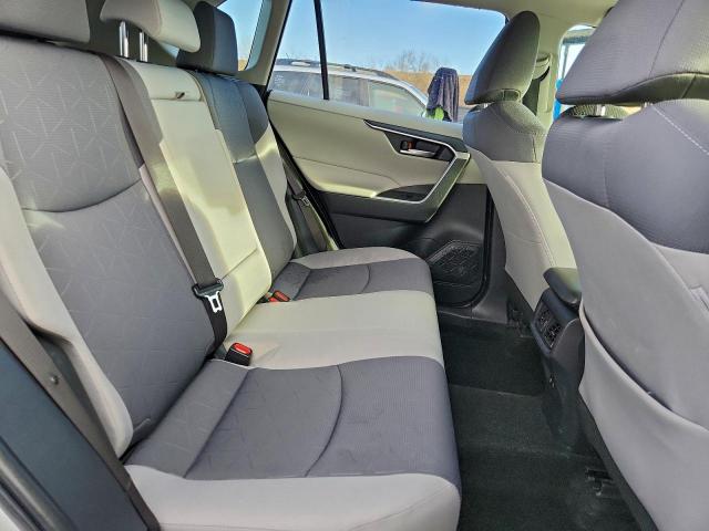 Toyota RAV4 Xle Image 7