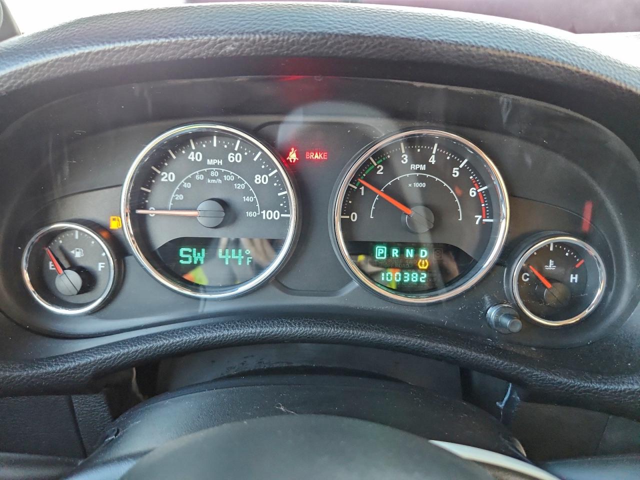 Jeep Wrangler Sahara Image 11