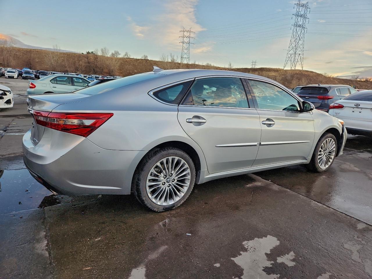 Toyota Avalon Xle Image 2