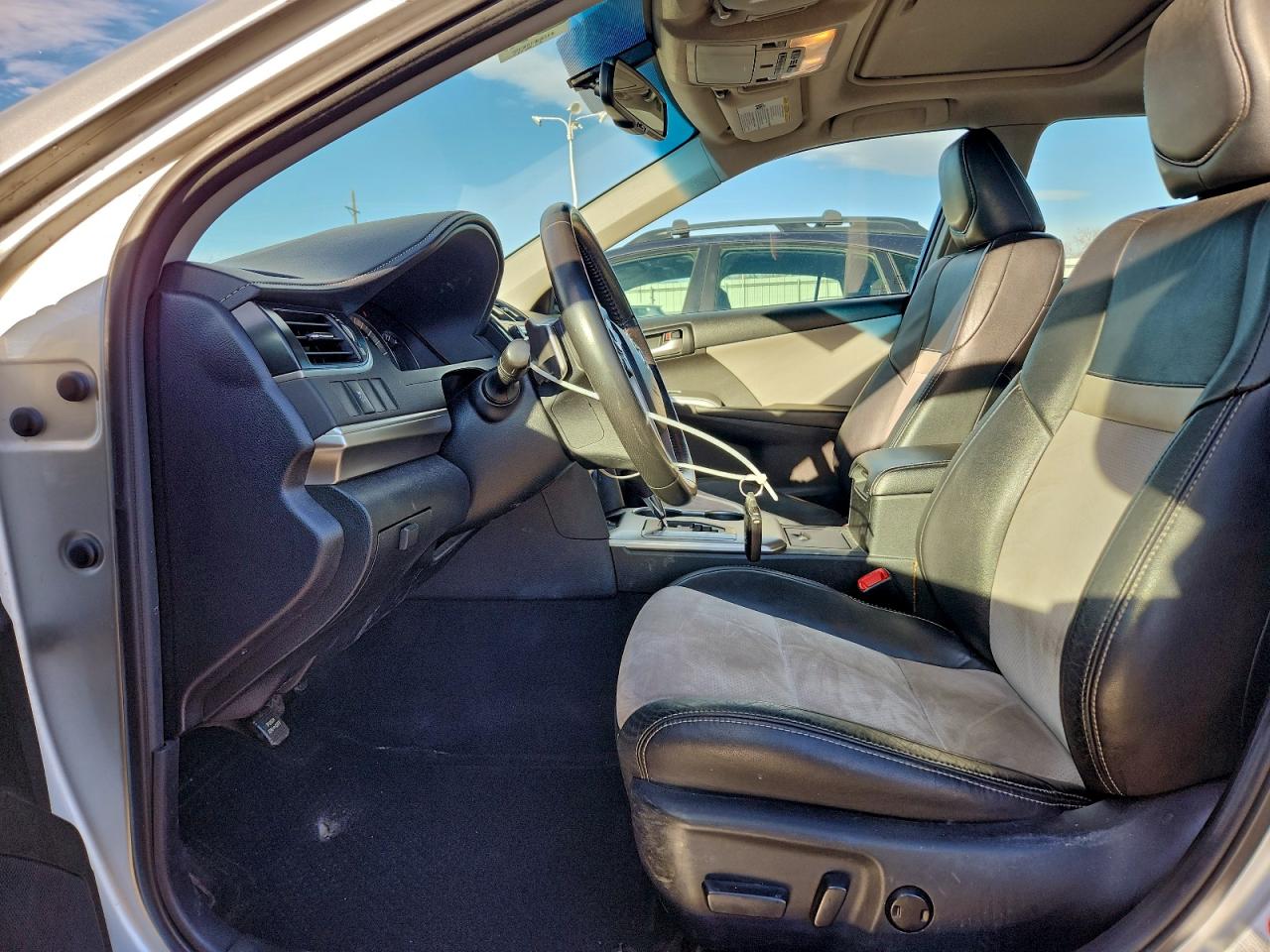 Toyota Camry Se Image 6