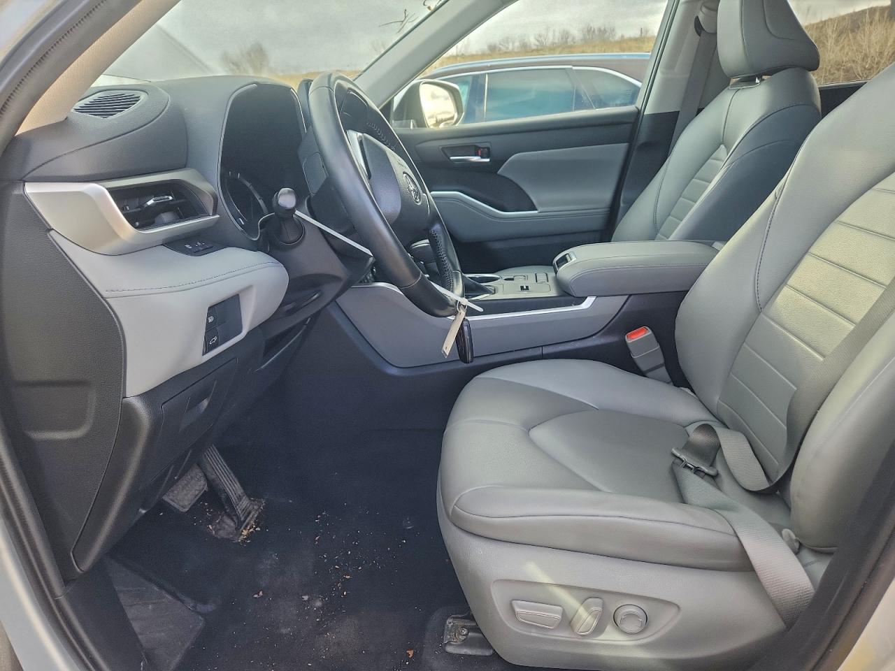 Toyota Highlander Hybrid Xle Image 9