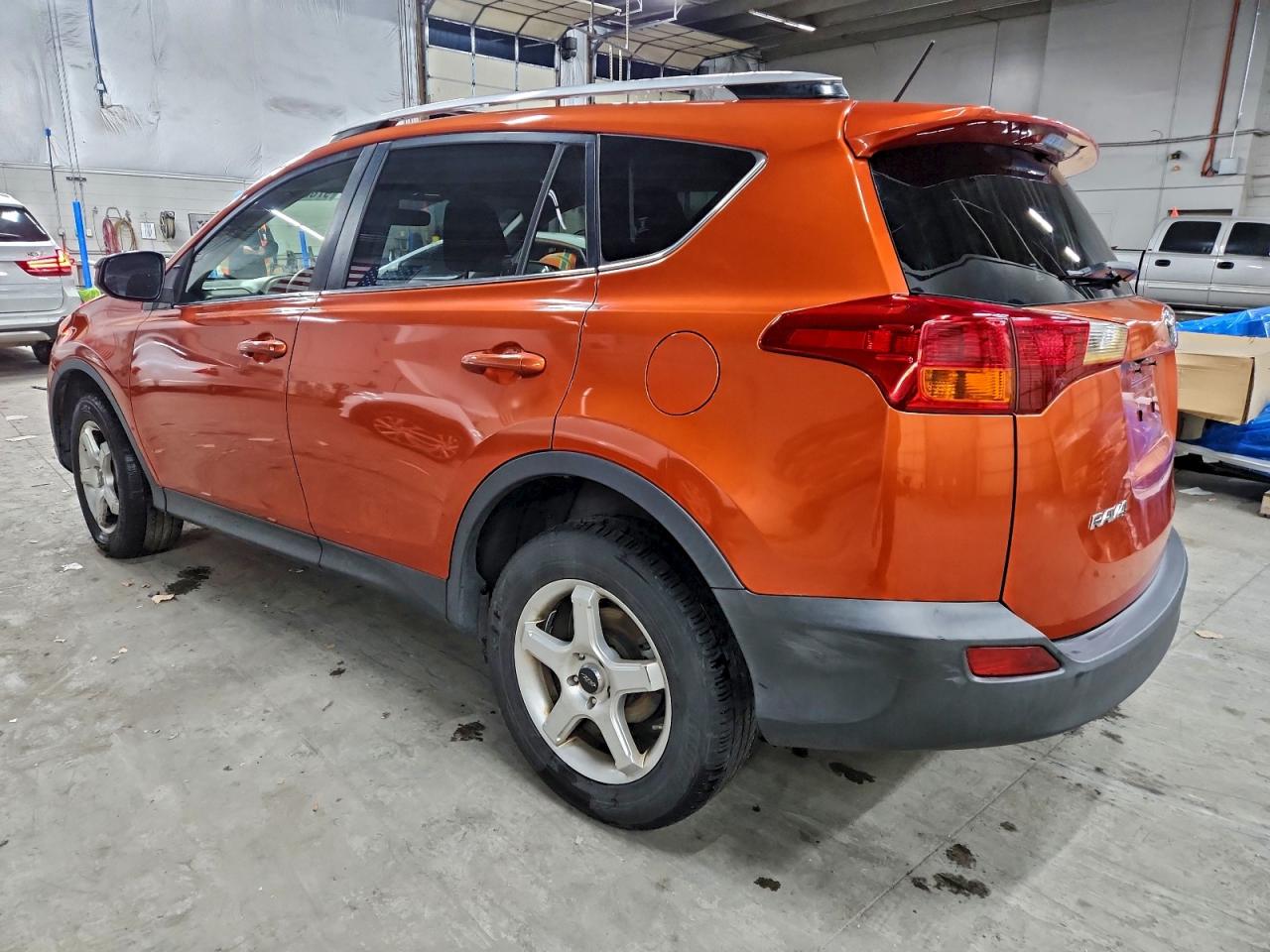 Toyota RAV4 Le Image 2