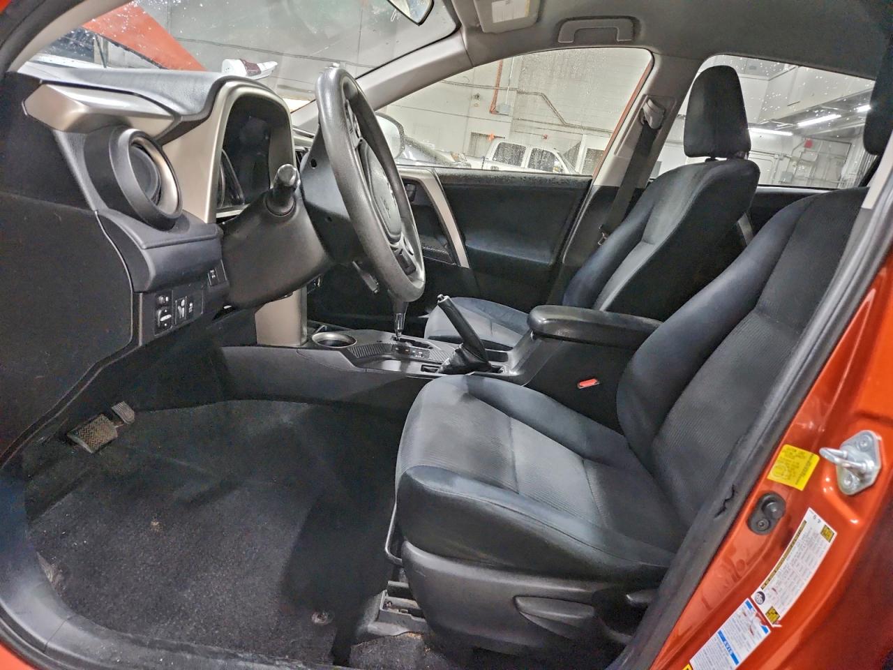 Toyota RAV4 Le Image 7