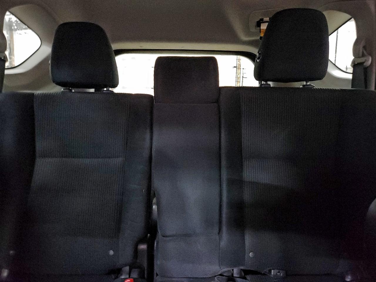 Toyota RAV4 Le Image 13