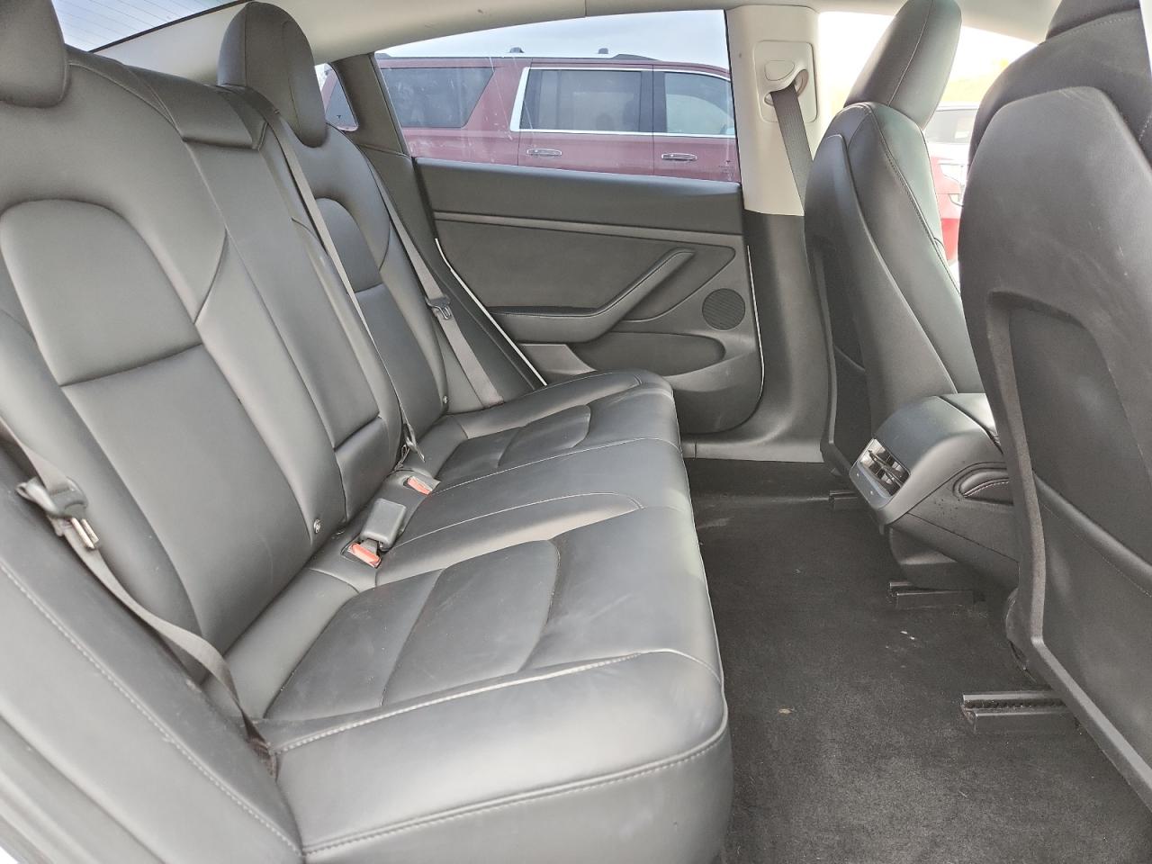 Tesla Model 3 Image 10