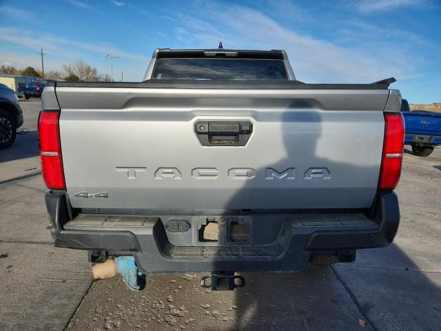Toyota Tacoma Double Cab Image 4