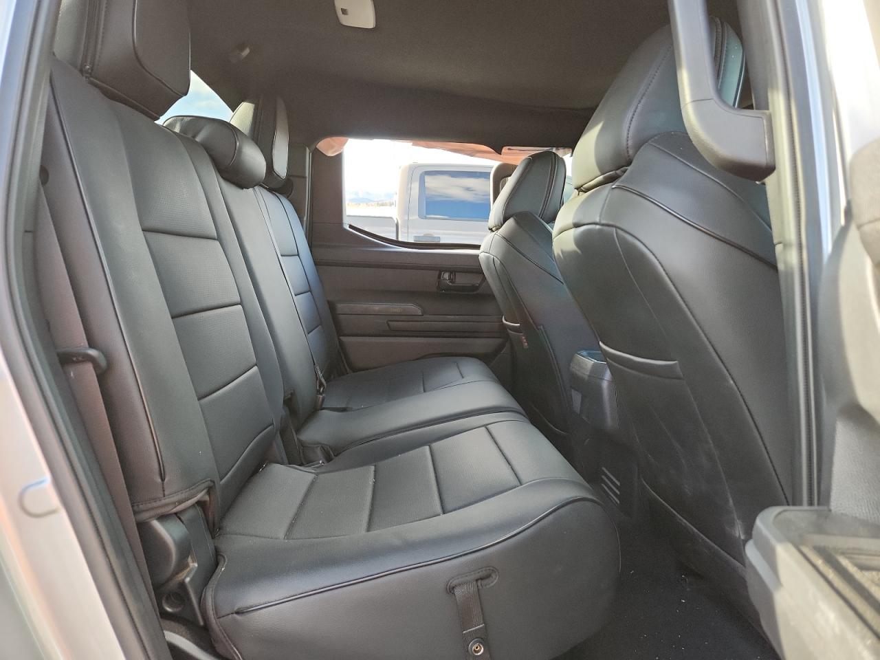 Toyota Tacoma Double Cab Image 12