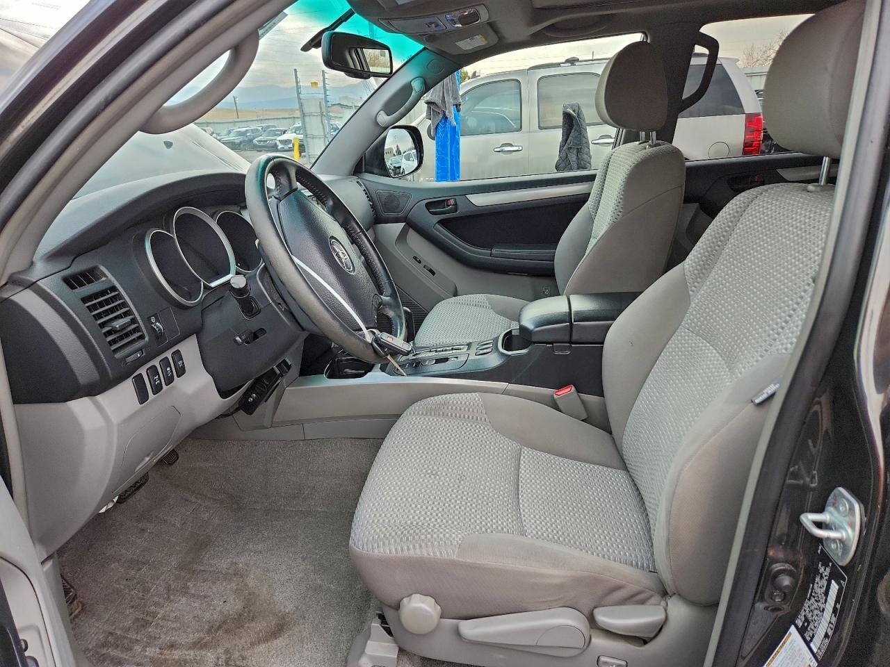 Toyota 4Runner Sr5 Image 9