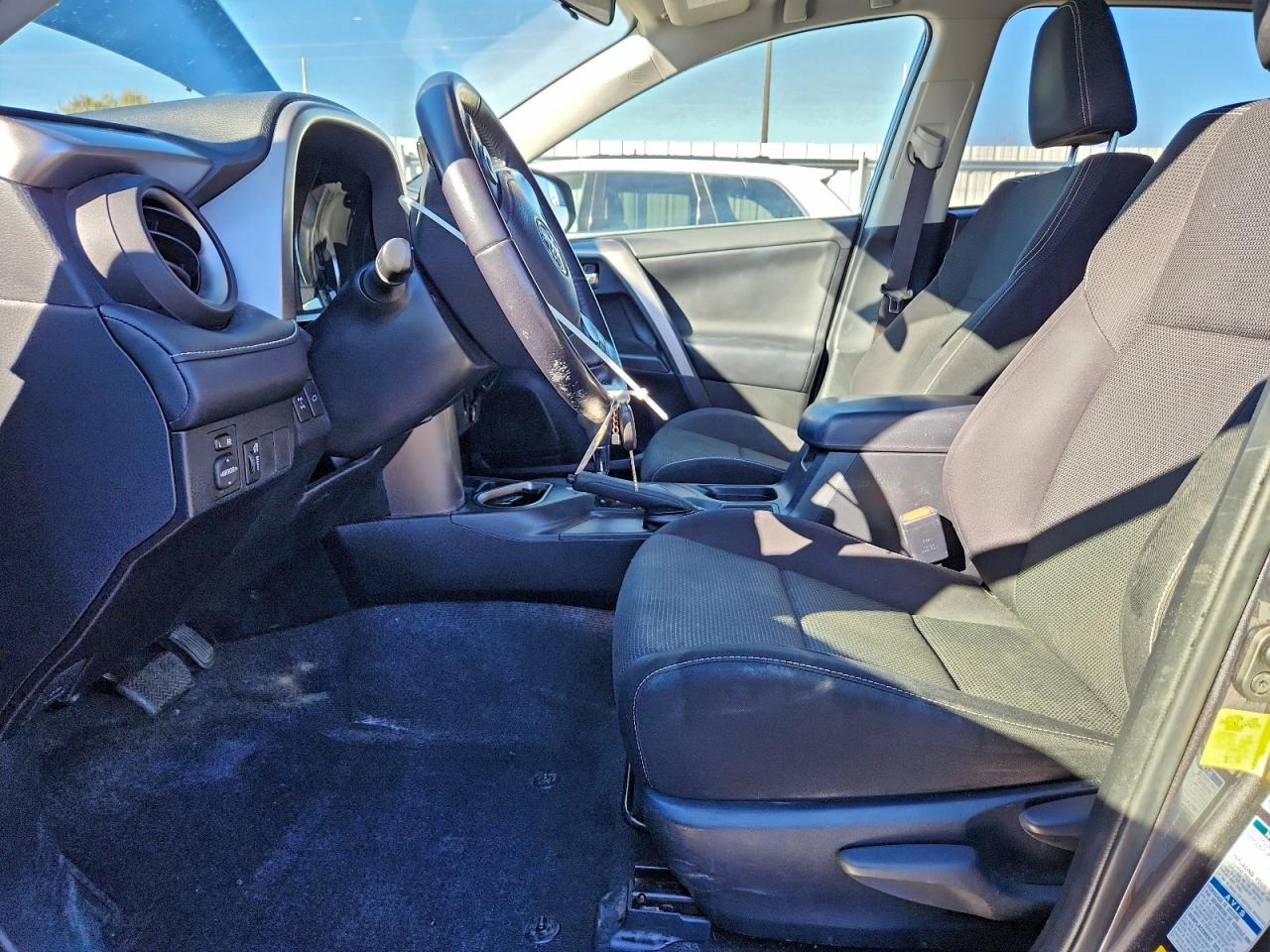 Toyota RAV4 Xle Image 6