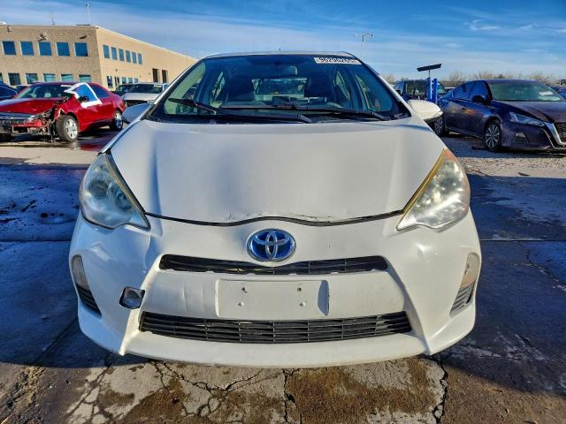 Toyota Prius Image 12