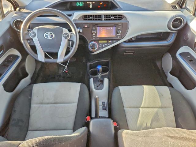 Toyota Prius Image 11