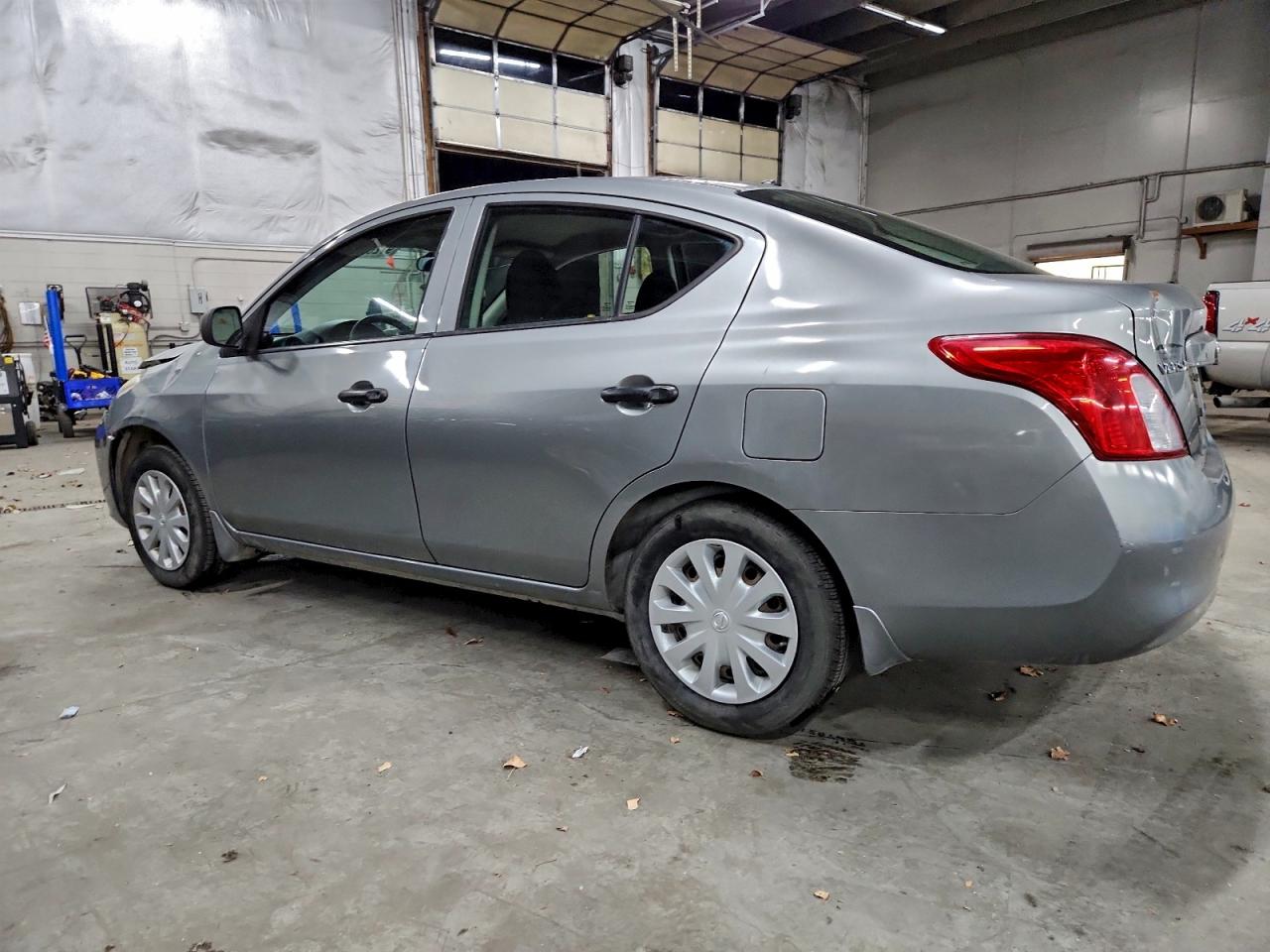 Nissan Versa S Image 7