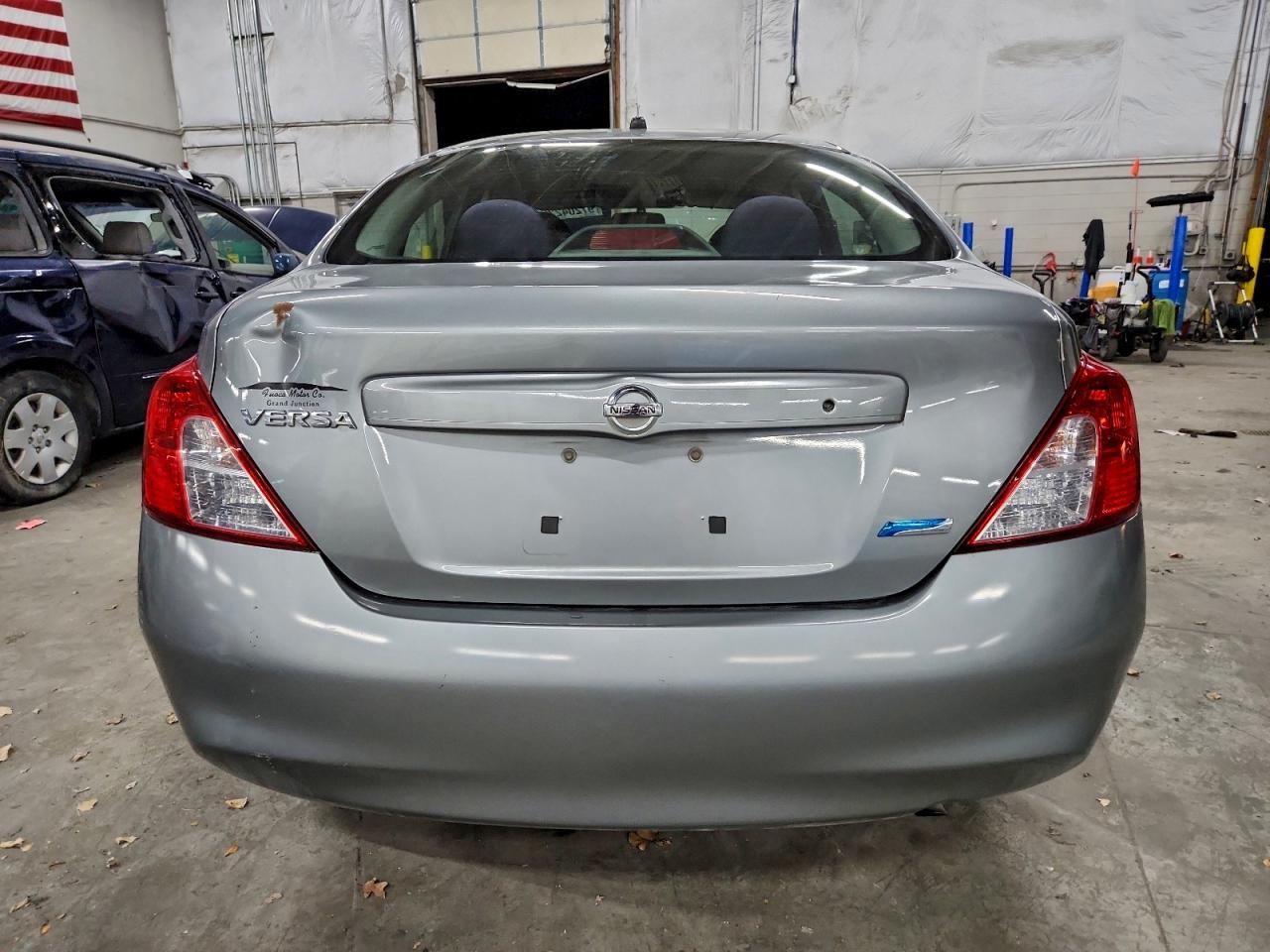 Nissan Versa S Image 4