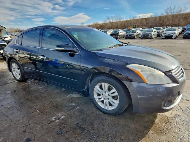 Nissan Altima Base Image 7