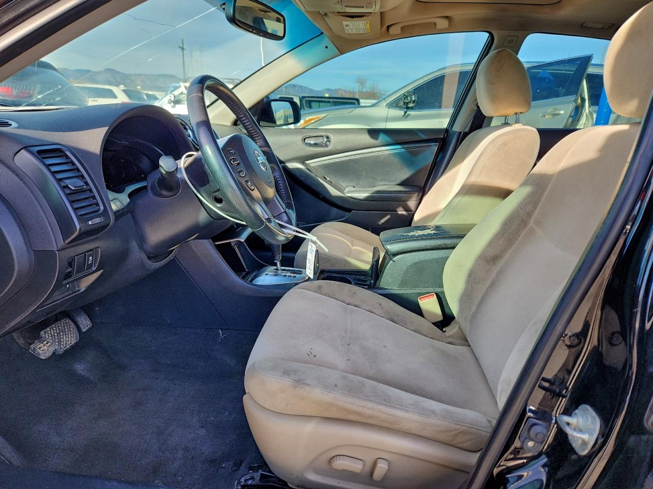 Nissan Altima Base Image 9