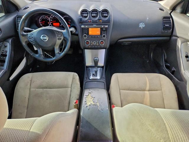 Nissan Altima Base Image 8