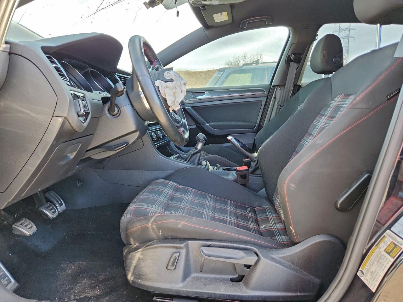 Volkswagen GTI S Image 8