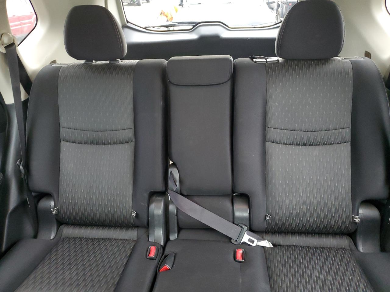 Nissan Rogue S Image 3