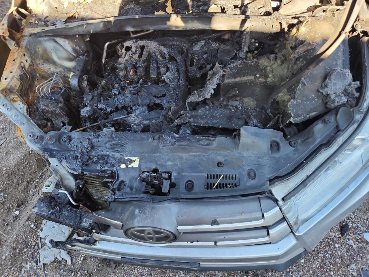 Toyota Highlander Se Image 8