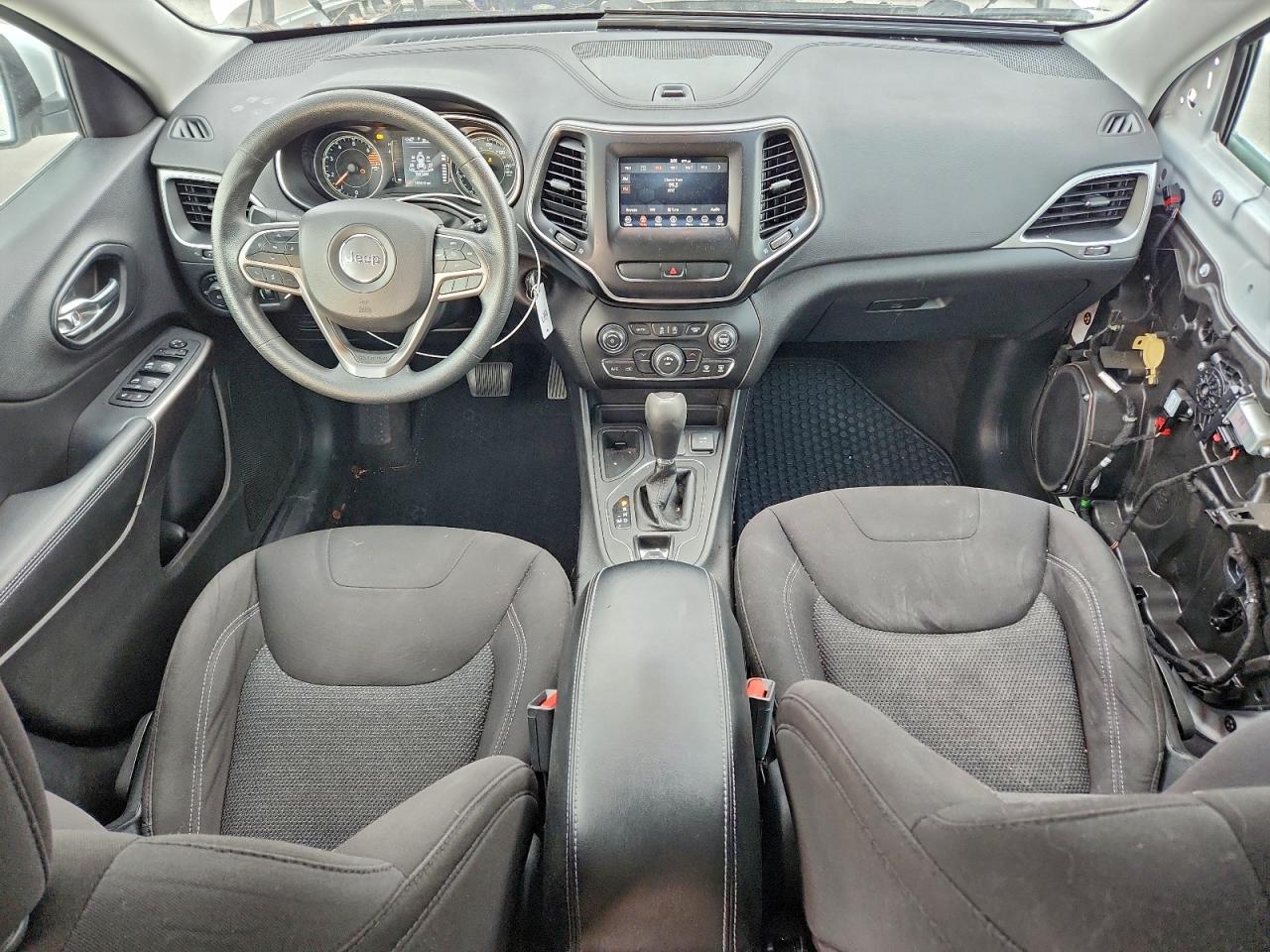 Jeep Grand Cherokee Latitude Image 13