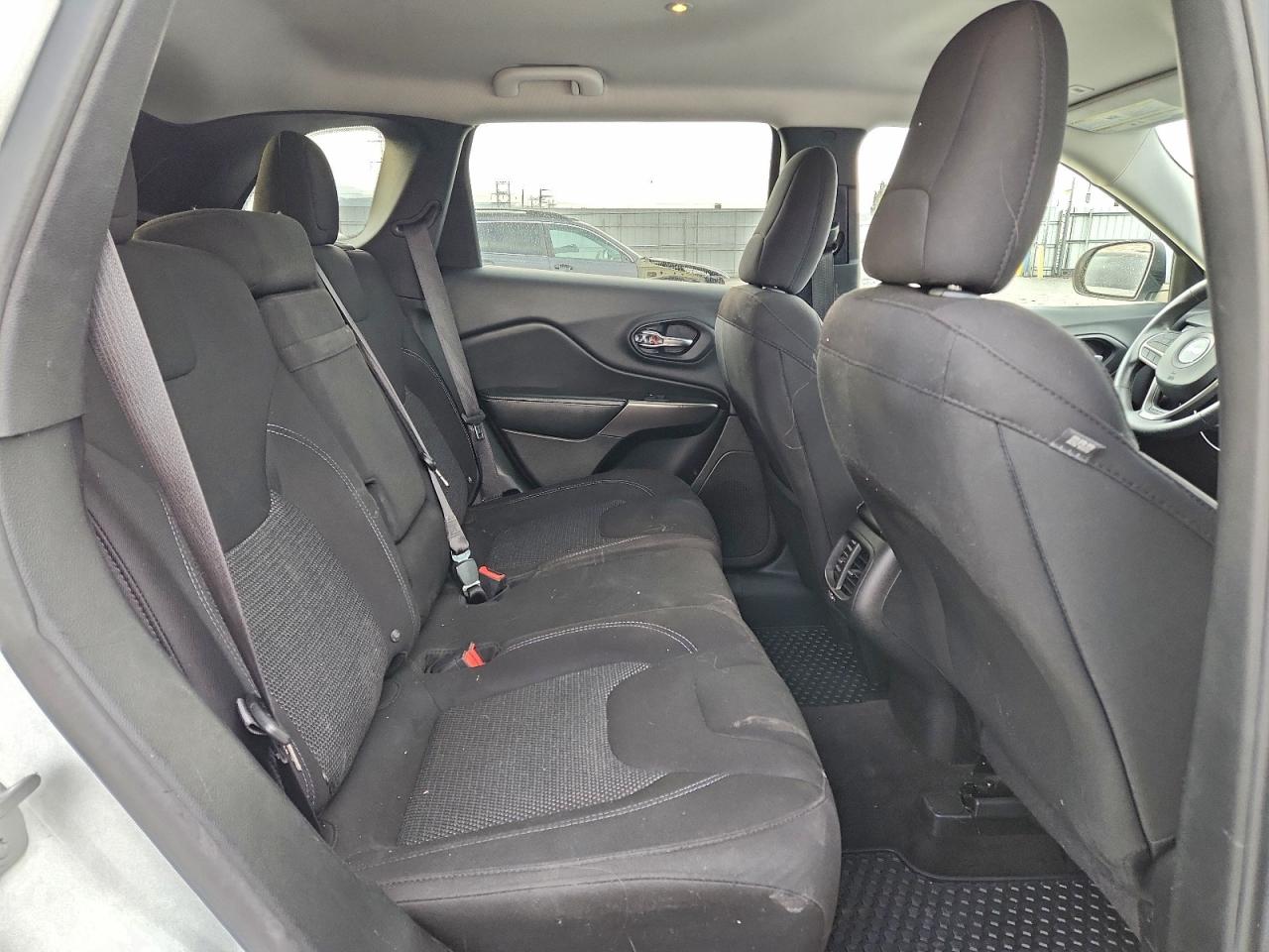 Jeep Grand Cherokee Latitude Image 11