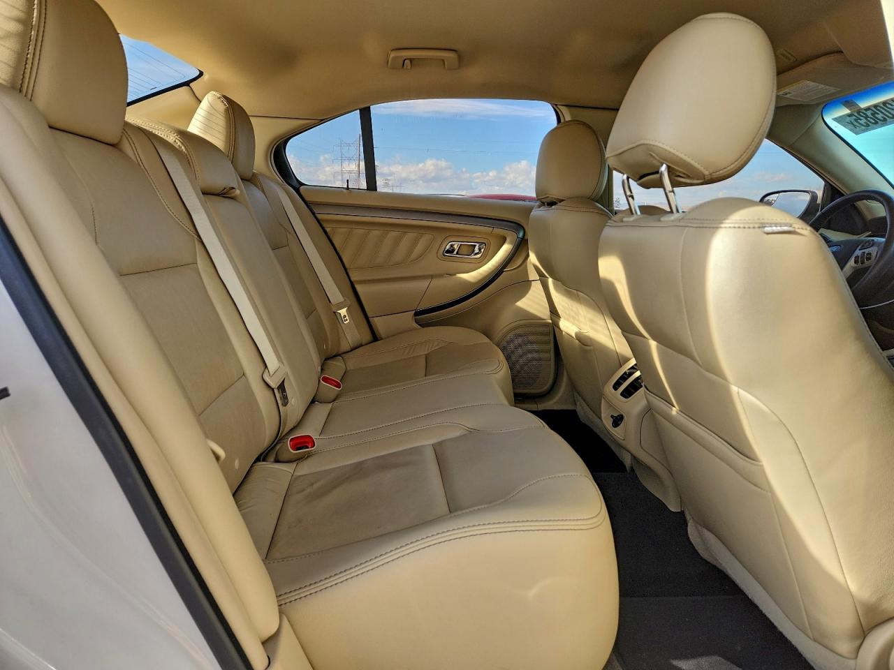 Ford Taurus Sel Image 10