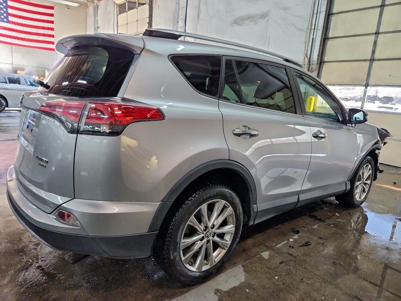 Toyota RAV4 Limited Image 3