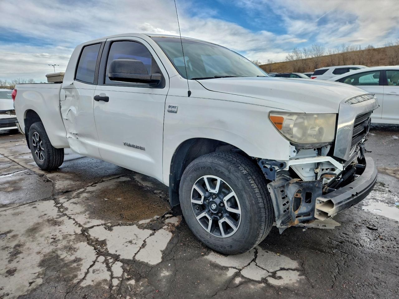 Toyota Tundra Double Cab Image 3