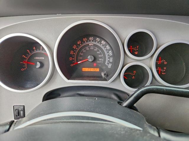 Toyota Tundra Double Cab Image 9