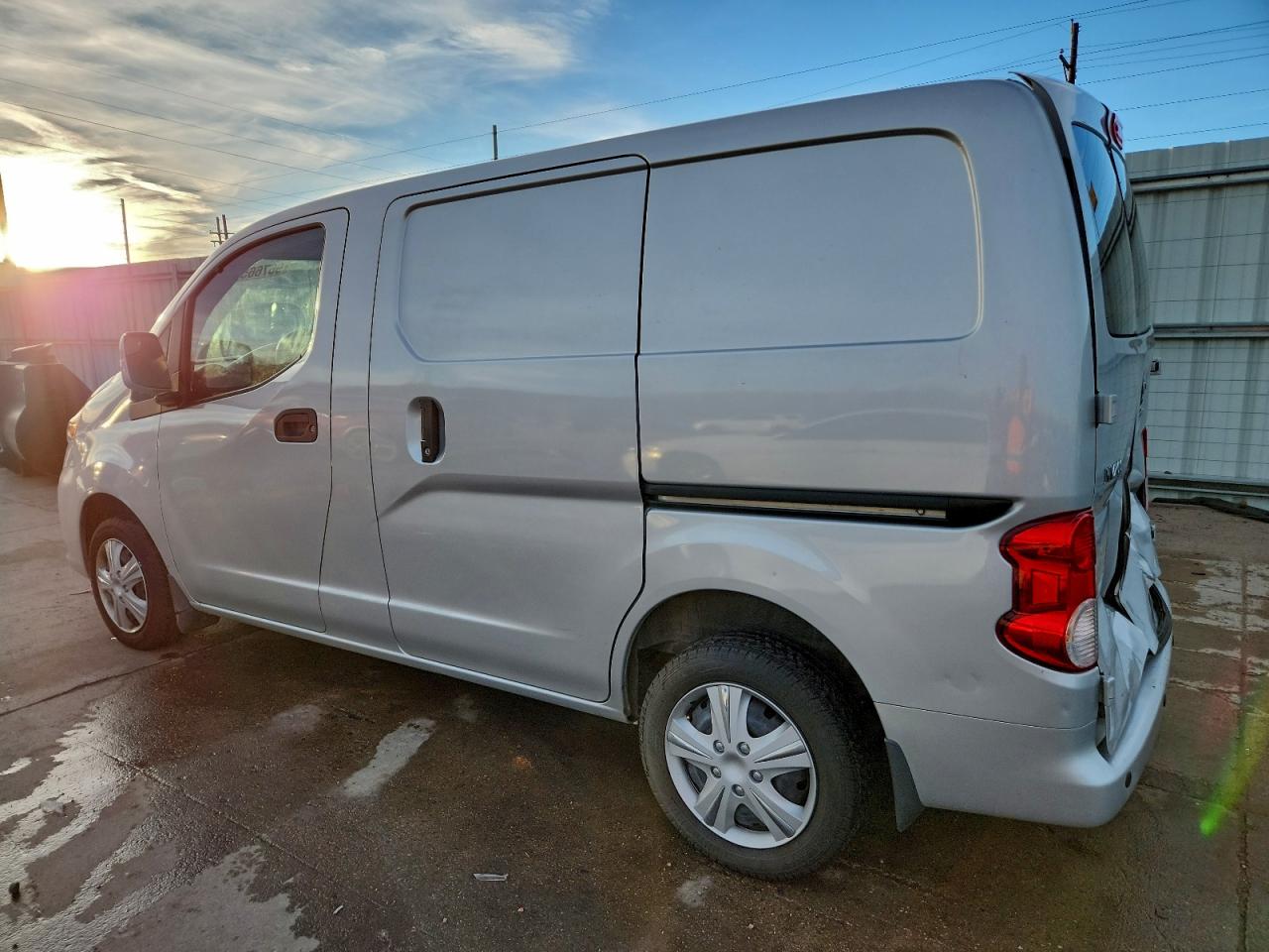 Nissan Nv 2.5s Image 2