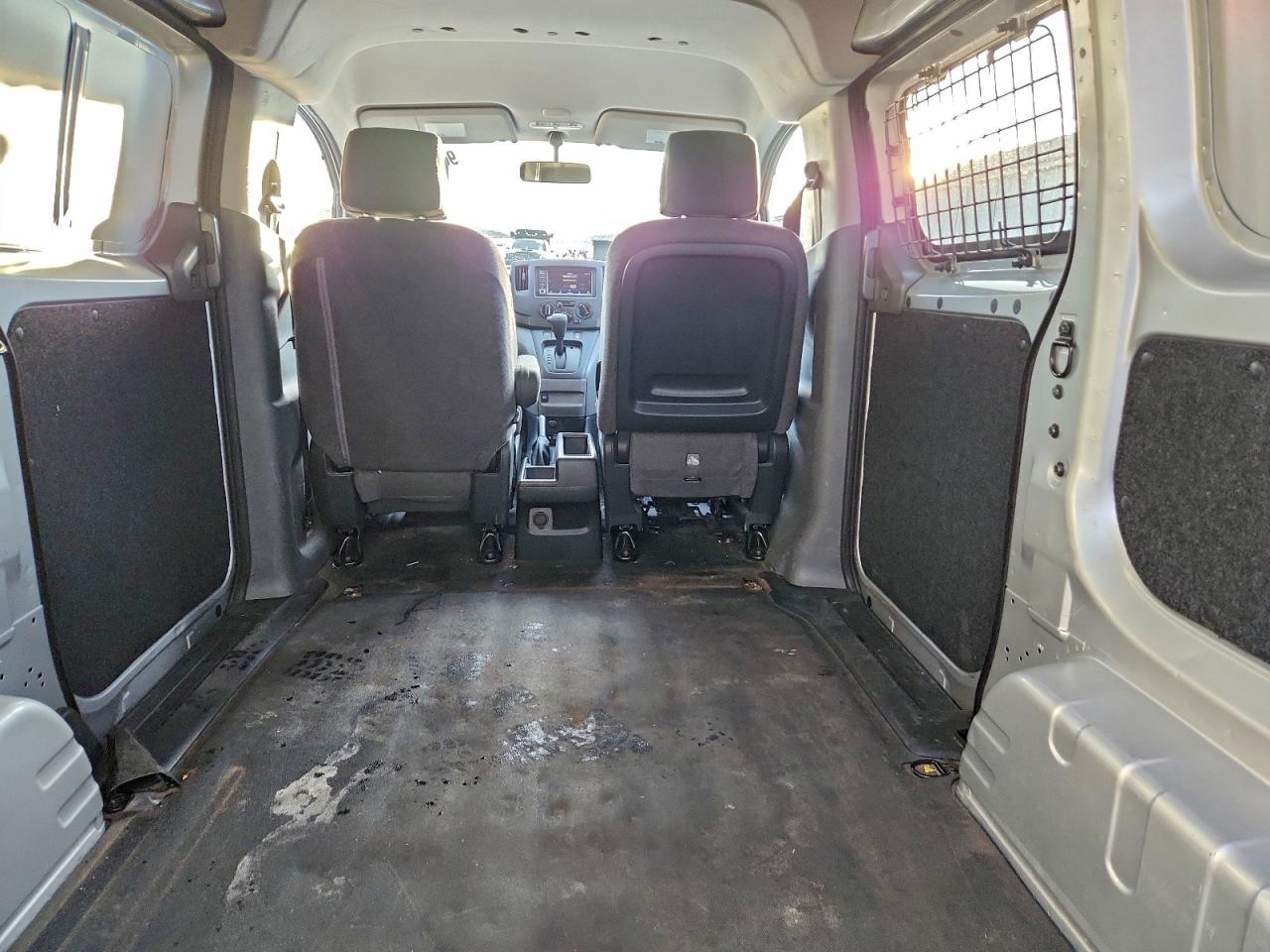 Nissan Nv 2.5s Image 7