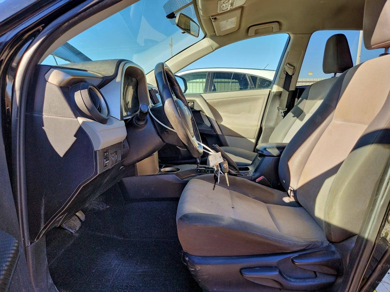 Toyota RAV4 Le Image 12